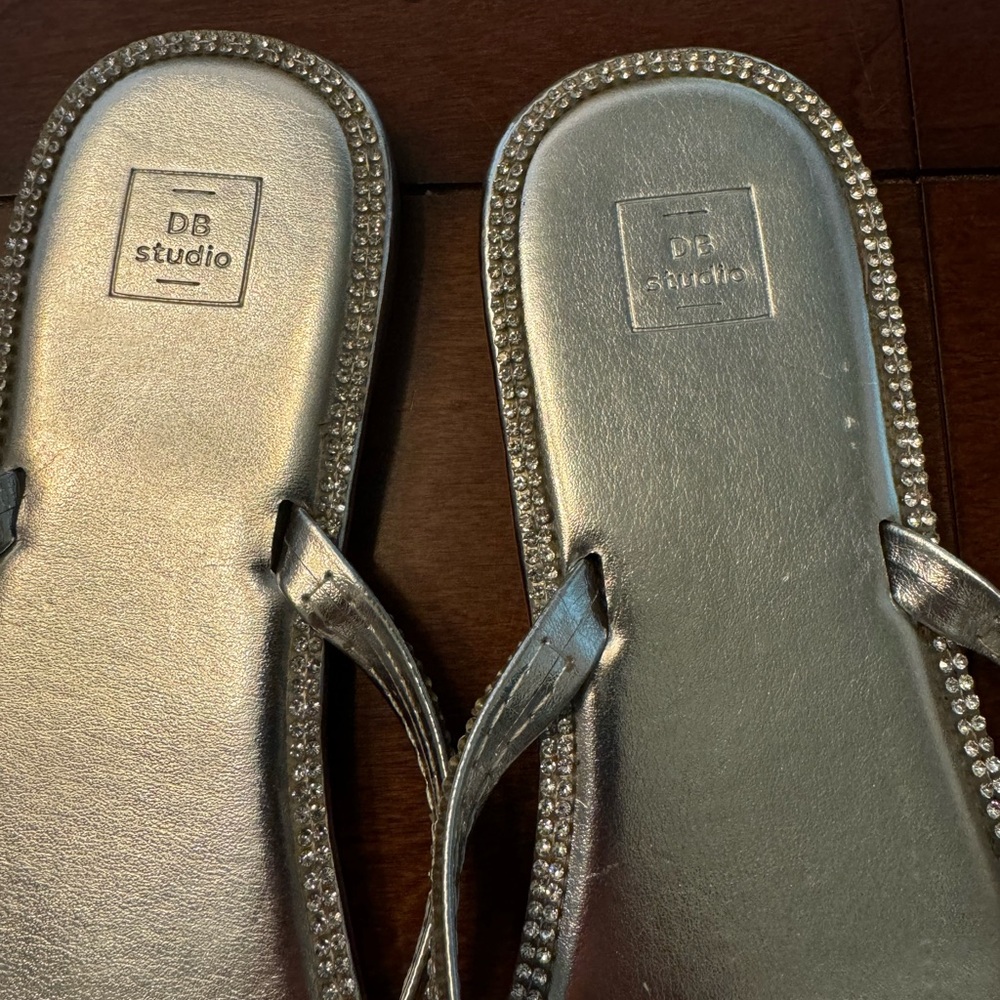 DB Studio Flipflops - Picture 2 of 3